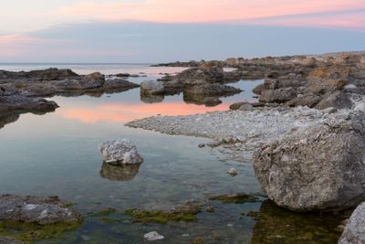 Kvällsljus över Fårös Raukar