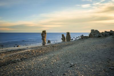 Langhammars Raukar i morgonljuset
